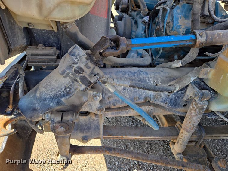 image for item EN8160 2003 International  4200  flatbed truck