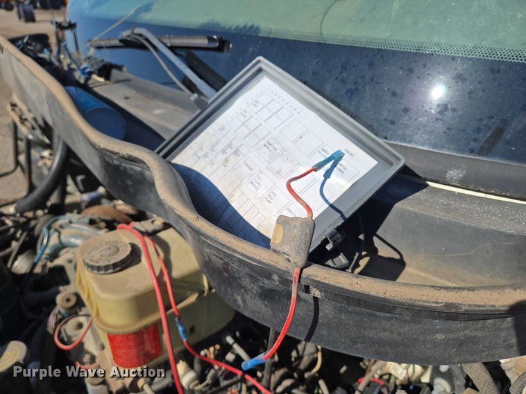 image for item EN8160 2003 International  4200  flatbed truck