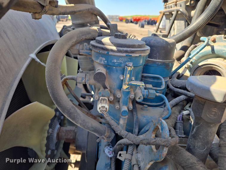 image for item EN8160 2003 International  4200  flatbed truck