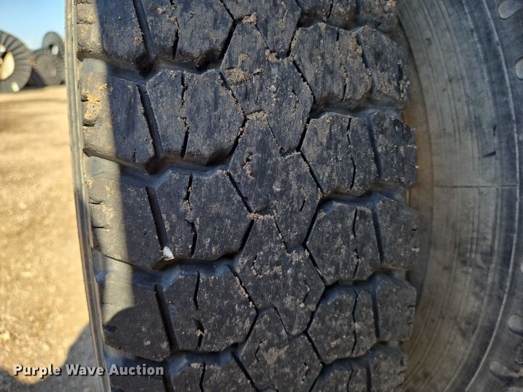 image for item EN8160 2003 International  4200  flatbed truck