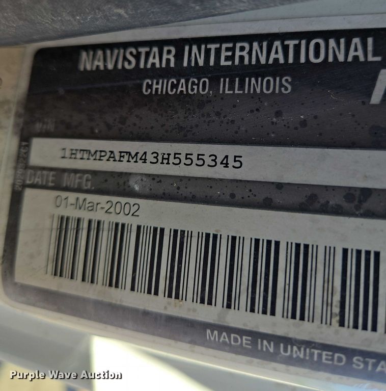 image for item EN8160 2003 International  4200  flatbed truck