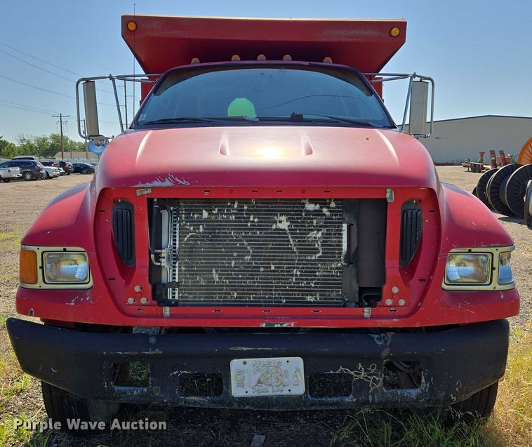 image for item EN8161 2000 Ford F650 Super Duty dump truck