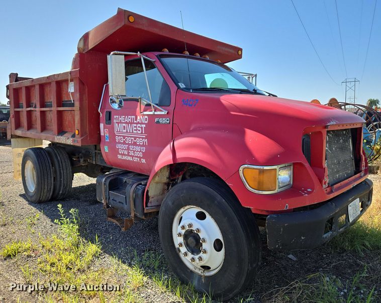 image for item EN8161 2000 Ford F650 Super Duty dump truck