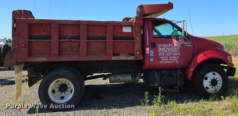 image for item EN8161 2000 Ford F650 Super Duty dump truck