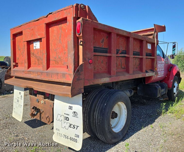 image for item EN8161 2000 Ford F650 Super Duty dump truck