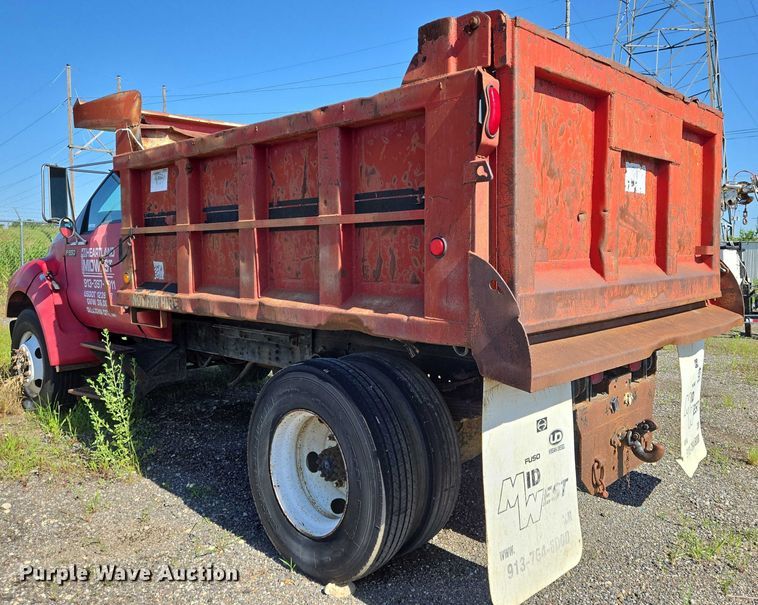 image for item EN8161 2000 Ford F650 Super Duty dump truck