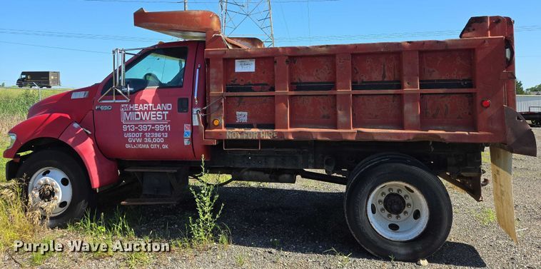 image for item EN8161 2000 Ford F650 Super Duty dump truck