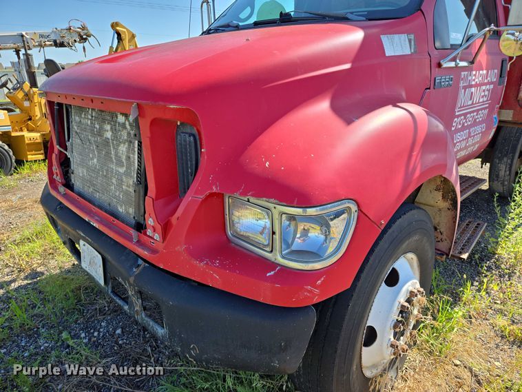 image for item EN8161 2000 Ford F650 Super Duty dump truck