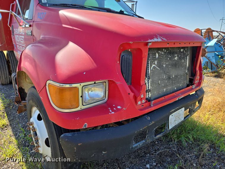 image for item EN8161 2000 Ford F650 Super Duty dump truck