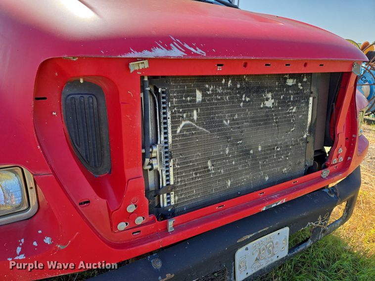 image for item EN8161 2000 Ford F650 Super Duty dump truck