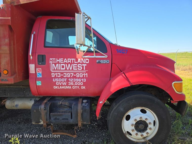 image for item EN8161 2000 Ford F650 Super Duty dump truck