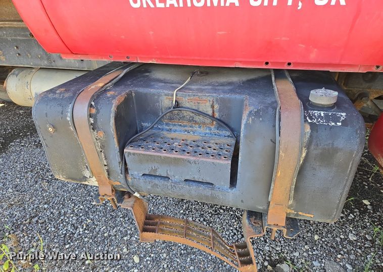 image for item EN8161 2000 Ford F650 Super Duty dump truck