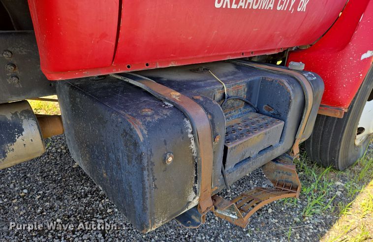 image for item EN8161 2000 Ford F650 Super Duty dump truck