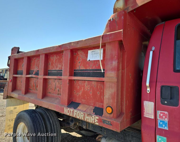 image for item EN8161 2000 Ford F650 Super Duty dump truck