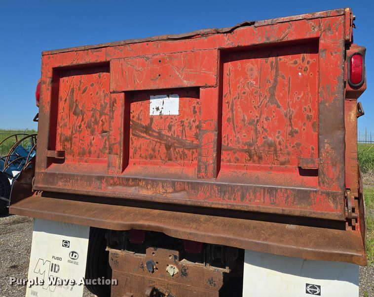 image for item EN8161 2000 Ford F650 Super Duty dump truck
