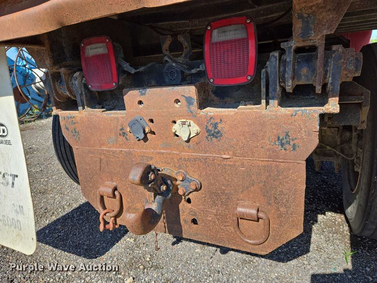 image for item EN8161 2000 Ford F650 Super Duty dump truck