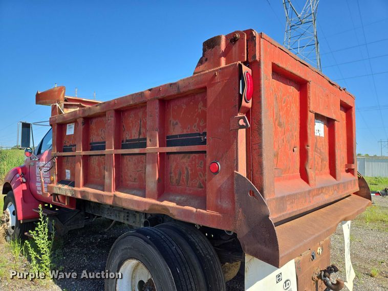image for item EN8161 2000 Ford F650 Super Duty dump truck