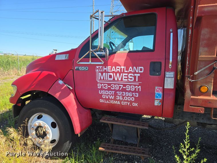 image for item EN8161 2000 Ford F650 Super Duty dump truck