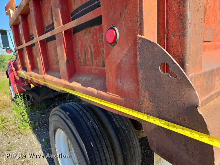 image for item EN8161 2000 Ford F650 Super Duty dump truck