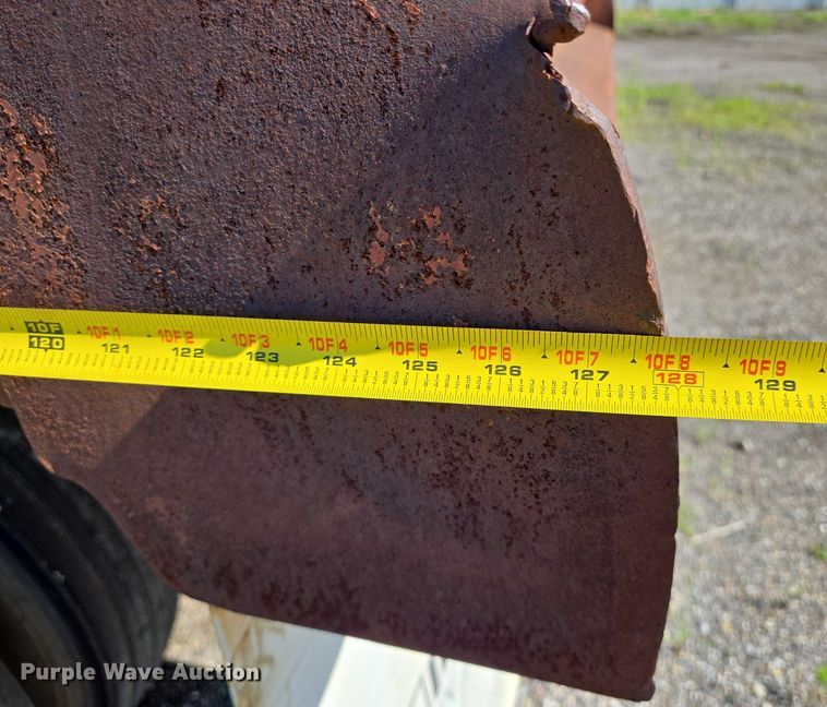 image for item EN8161 2000 Ford F650 Super Duty dump truck