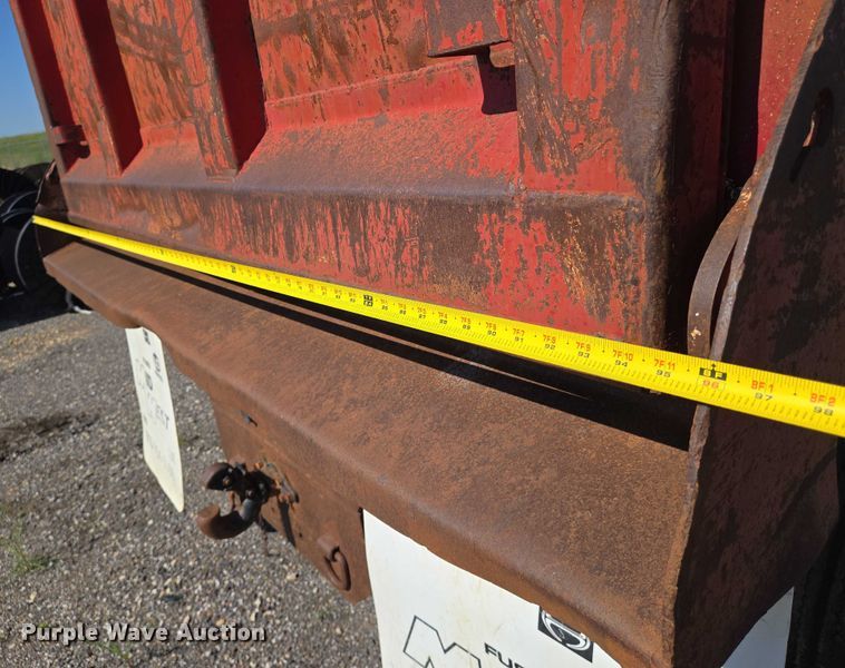 image for item EN8161 2000 Ford F650 Super Duty dump truck