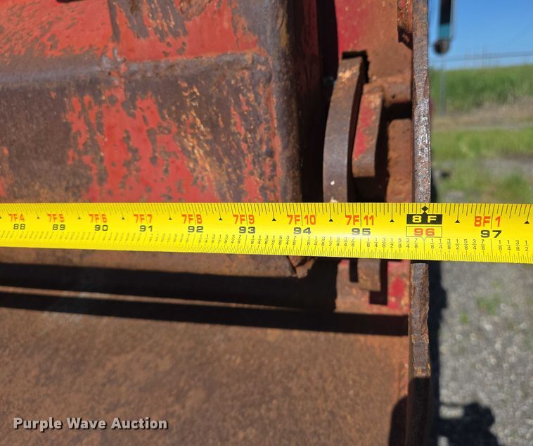 image for item EN8161 2000 Ford F650 Super Duty dump truck