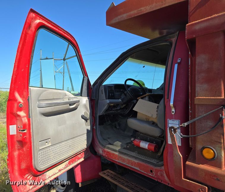 image for item EN8161 2000 Ford F650 Super Duty dump truck