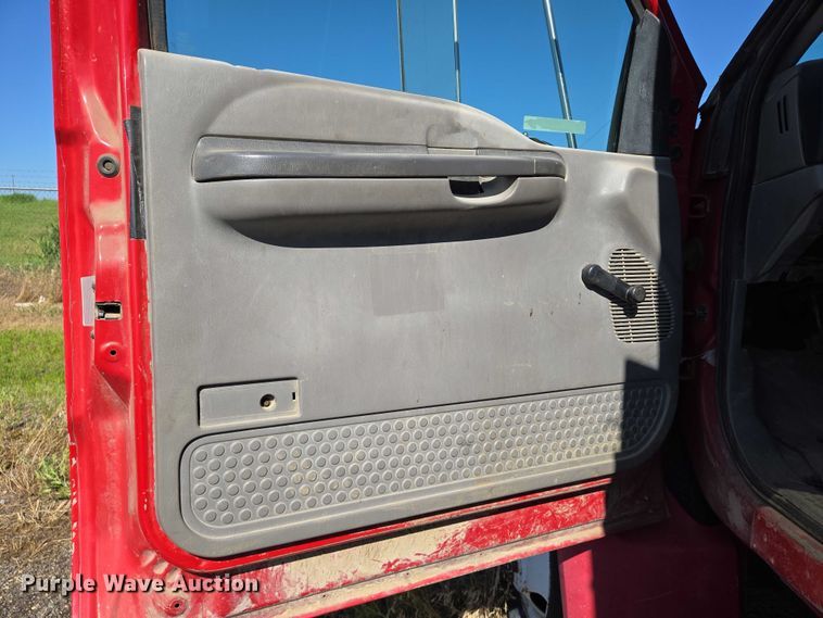 image for item EN8161 2000 Ford F650 Super Duty dump truck
