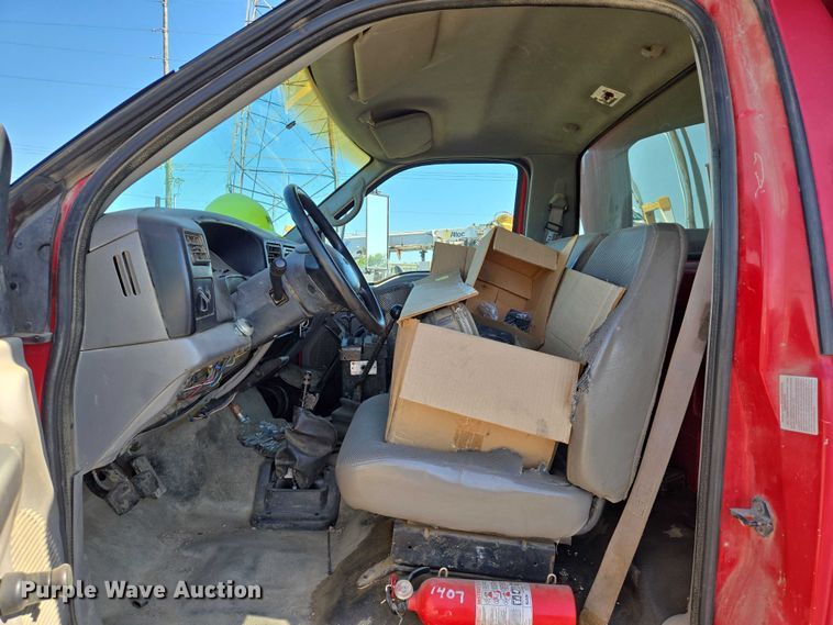 image for item EN8161 2000 Ford F650 Super Duty dump truck