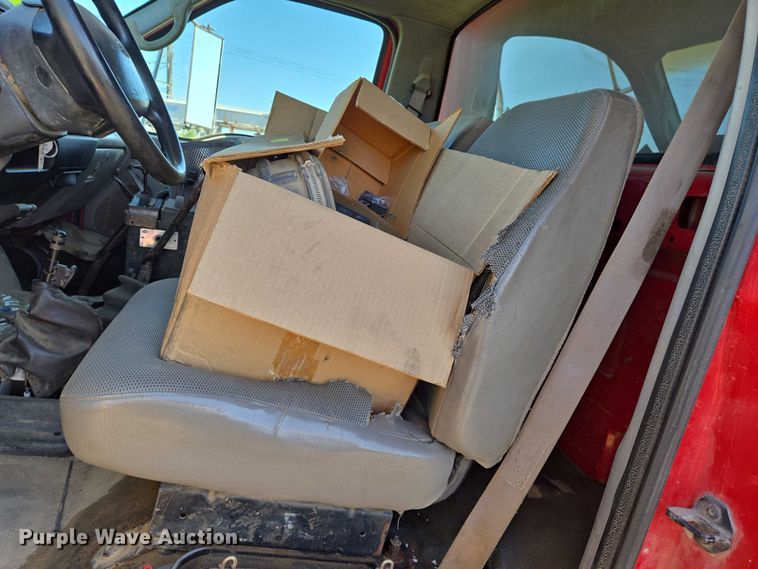 image for item EN8161 2000 Ford F650 Super Duty dump truck