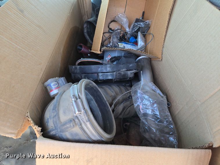 image for item EN8161 2000 Ford F650 Super Duty dump truck