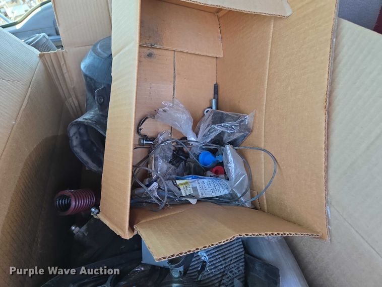 image for item EN8161 2000 Ford F650 Super Duty dump truck