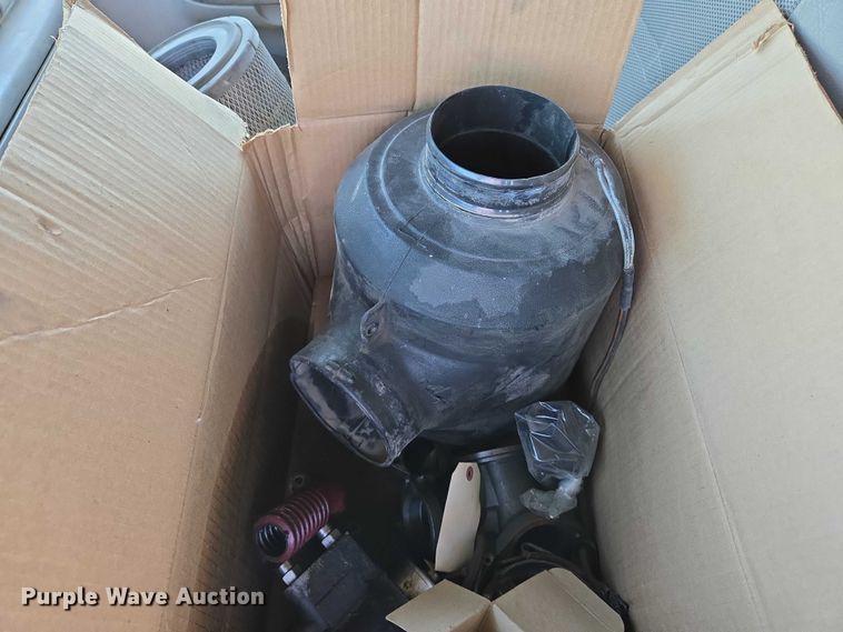 image for item EN8161 2000 Ford F650 Super Duty dump truck