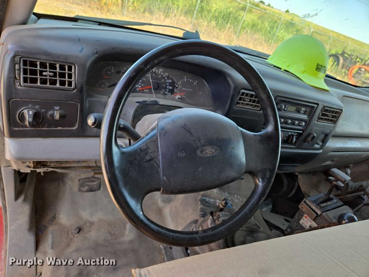 image for item EN8161 2000 Ford F650 Super Duty dump truck