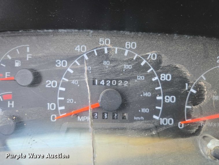 image for item EN8161 2000 Ford F650 Super Duty dump truck