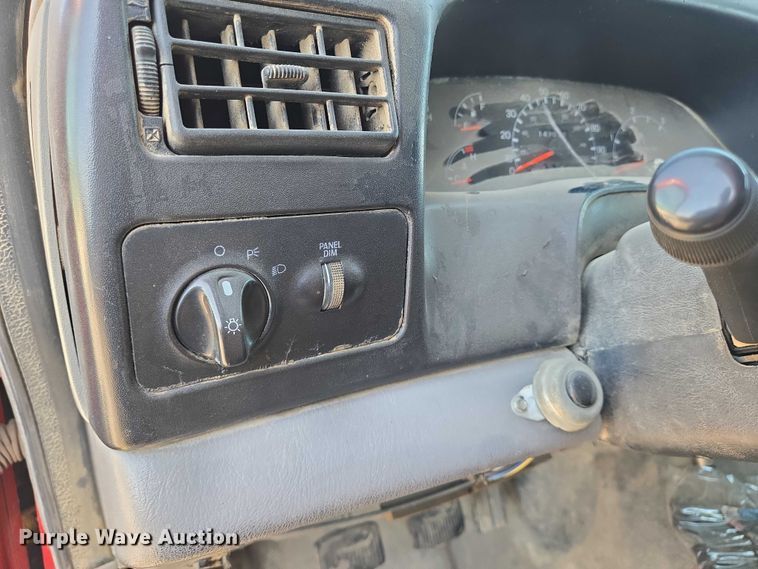 image for item EN8161 2000 Ford F650 Super Duty dump truck