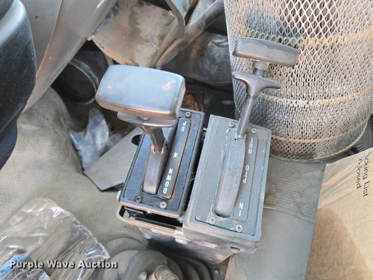 image for item EN8161 2000 Ford F650 Super Duty dump truck