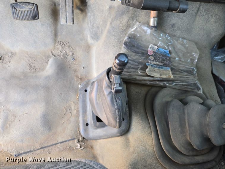 image for item EN8161 2000 Ford F650 Super Duty dump truck