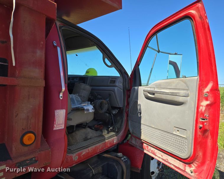 image for item EN8161 2000 Ford F650 Super Duty dump truck