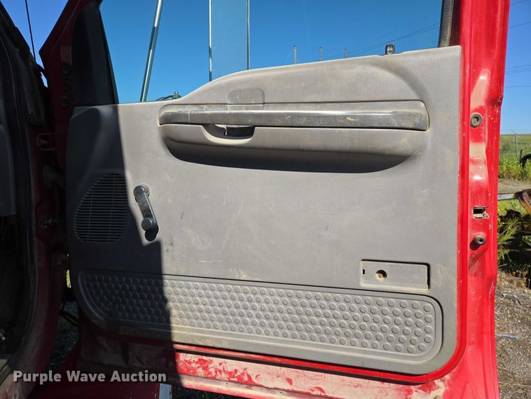 image for item EN8161 2000 Ford F650 Super Duty dump truck