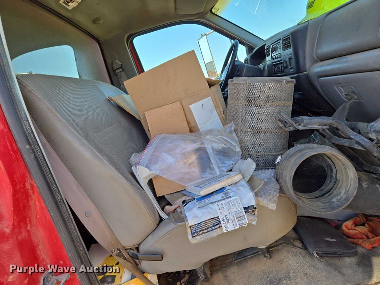 image for item EN8161 2000 Ford F650 Super Duty dump truck