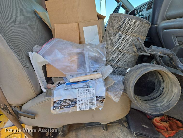 image for item EN8161 2000 Ford F650 Super Duty dump truck