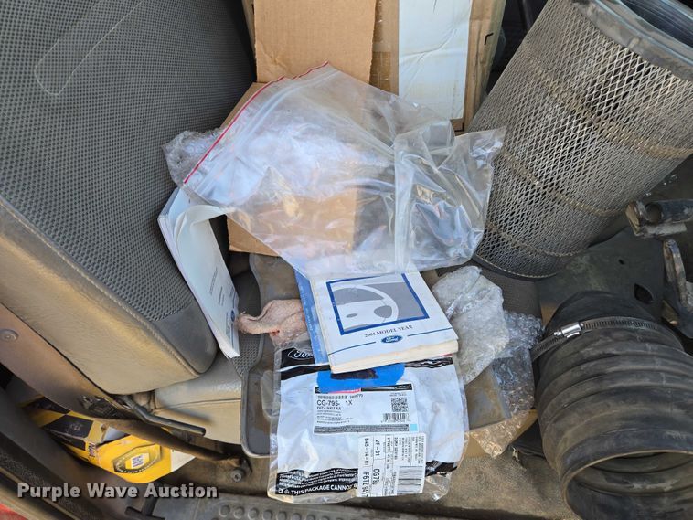 image for item EN8161 2000 Ford F650 Super Duty dump truck