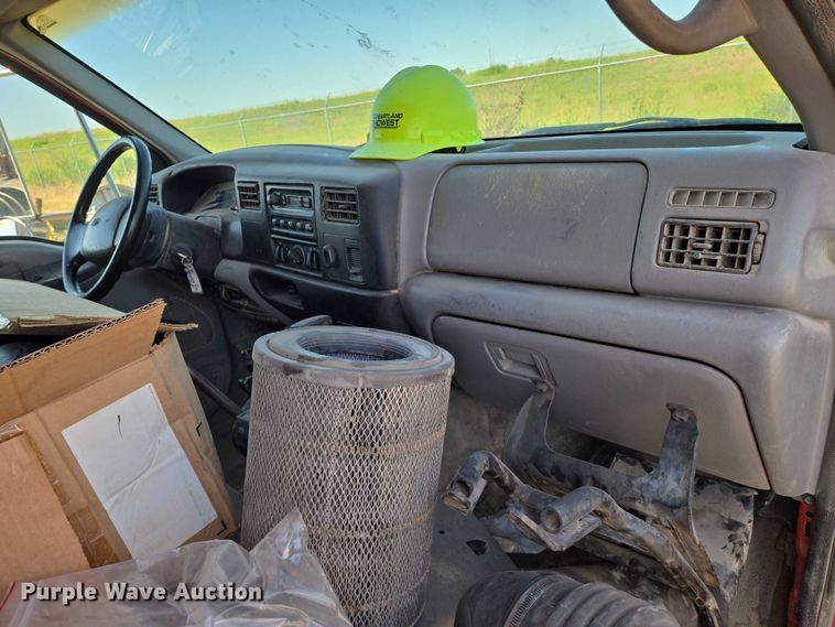 image for item EN8161 2000 Ford F650 Super Duty dump truck