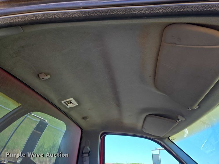 image for item EN8161 2000 Ford F650 Super Duty dump truck