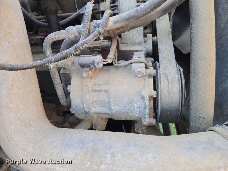 image for item EN8161 2000 Ford F650 Super Duty dump truck