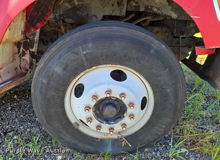 image for item EN8161 2000 Ford F650 Super Duty dump truck