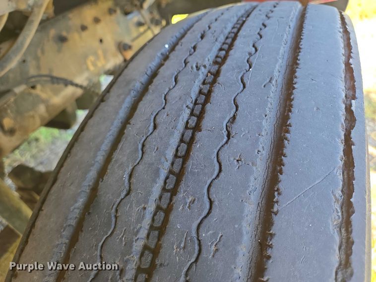 image for item EN8161 2000 Ford F650 Super Duty dump truck