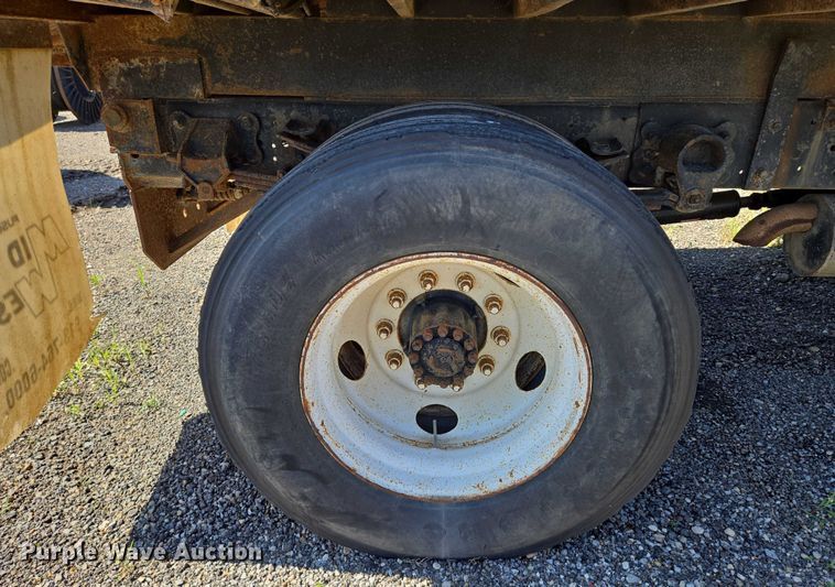 image for item EN8161 2000 Ford F650 Super Duty dump truck