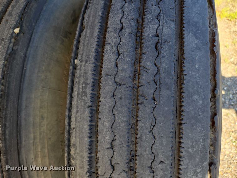 image for item EN8161 2000 Ford F650 Super Duty dump truck